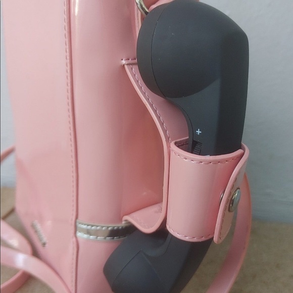 New Betsey Johnson unique and Betsey fun cross body bag. - Picture 3 of 5